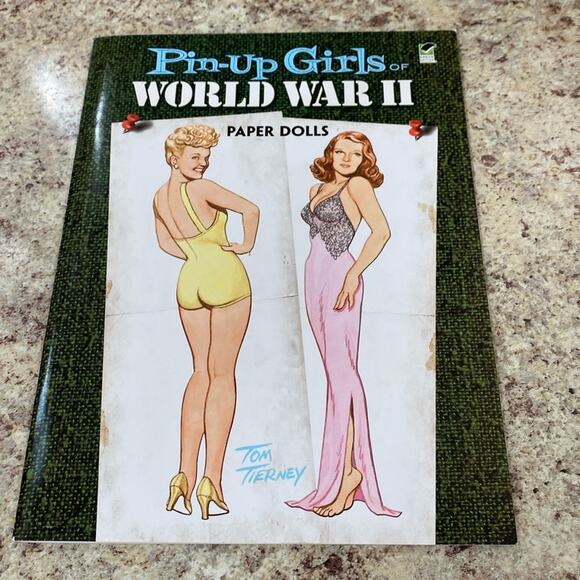 Pin up Girls of World War II paper dolls by Tom Tierney - Picture 1 of 2